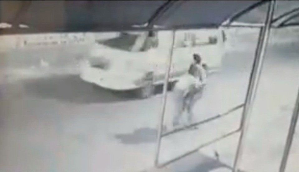 Comas: Conductor de combi atropella a hombre a borde de moto lineal