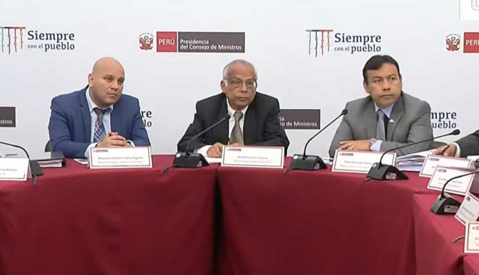 Conferencia en PCM: Aníbal Torres no se disculpa por maltrato a la prensa nacional