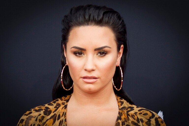Demi Lovato recrea su sobredosis en el videoclip de su nueva canción