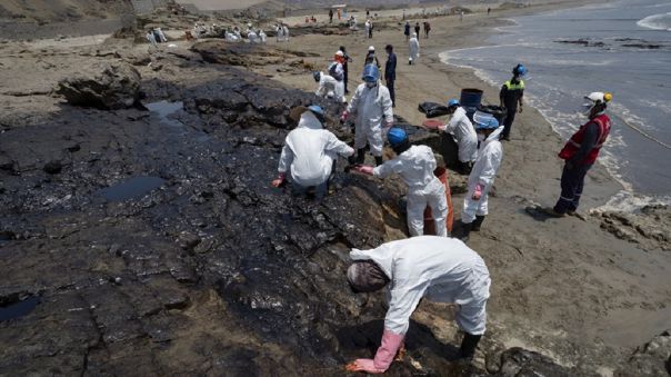 Repsol: Limpieza tras derrame de petróleo finalizará en marzo