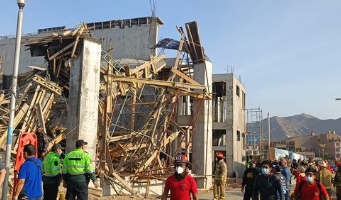 Tres obreros se salvan de morir tras derrumbe en Ventanilla