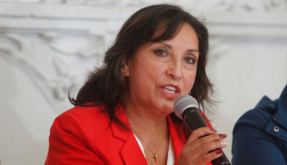 Dina Boluarte pide disculpas por burlarse del suicidio de Alan García