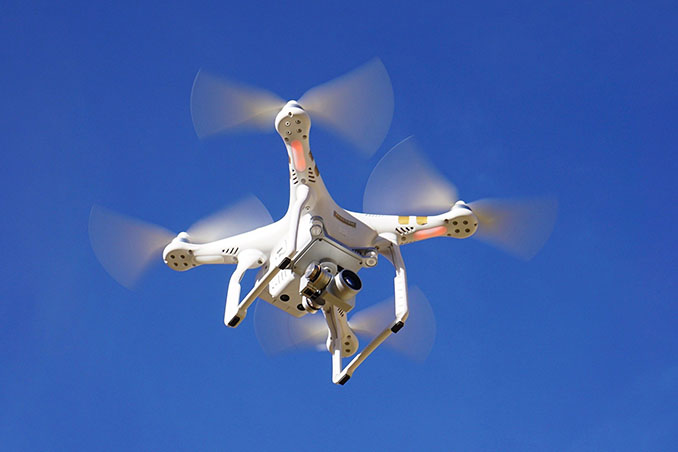 Compañía estadounidense crea dron para atacar a los migrantes que crucen la frontera