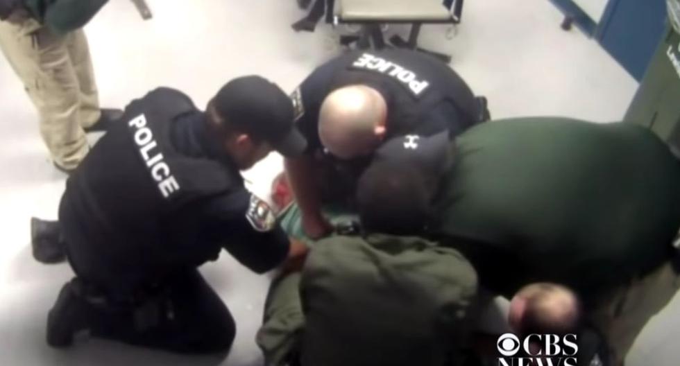 [VIDEO] Estados Unidos: Policías se burlan de un preso que no podía respirar 