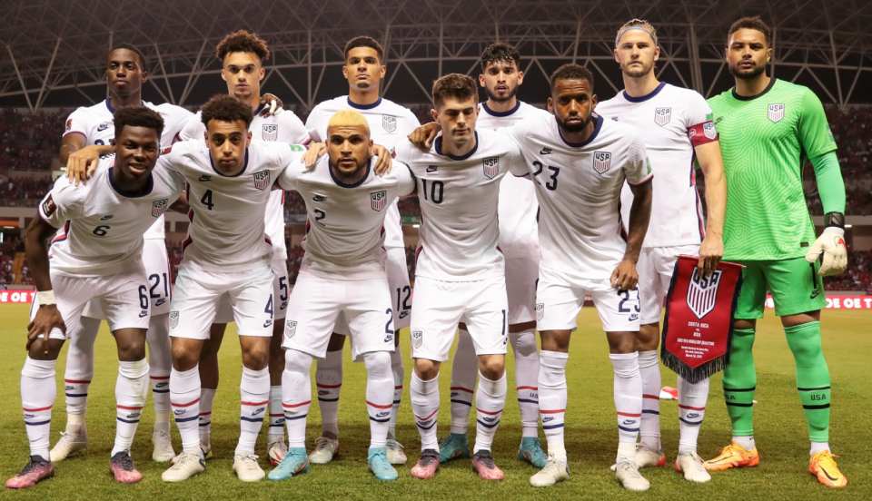 Piden expulsión de la selección de EE.UU. por eliminar el emblema de la bandera de Irán