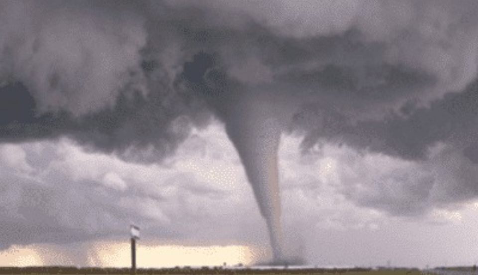 [VIDEO] Así fue el tornado que mató a 50 personas en EE.UU