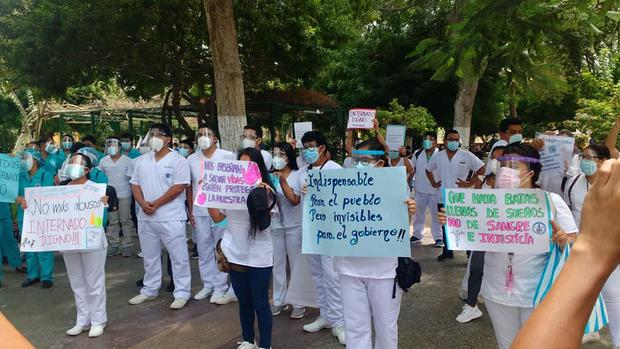 Estudiantes de medicina exigen al Minsa pago por internado y ser vacunados contra el COVID-19