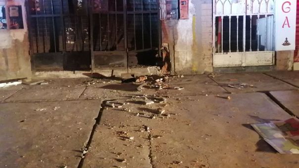 Los Olivos: Extorsionadores lanzaron explosivo en la puerta de un negocio