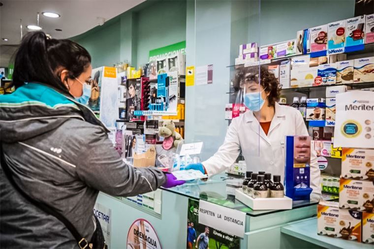 COVID-19: Colegio Químico Farmacéutico pide que personal de farmacias reciban tercera dosis 