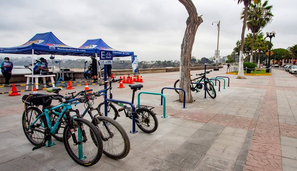 (FOTOS) Chorrillos: nuevos parqueos para bicicletas son entregados en malecón Grau