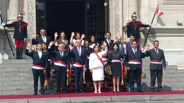Dina Boluarte tomó juramento a su nuevo Gabinete Ministerial