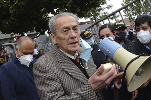 Congreso debatirá moción de censura de Carlos Gallardo el próximo martes 