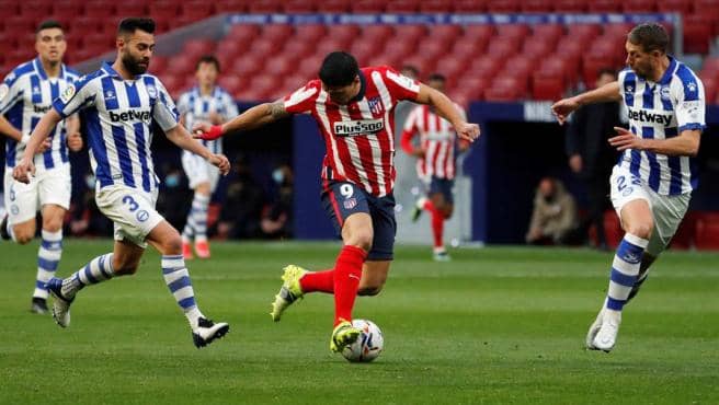 La Liga: Con gol de Luis Suárez el Atlético vence al Alavés (1-0) y mantiene su ventaja en la punta