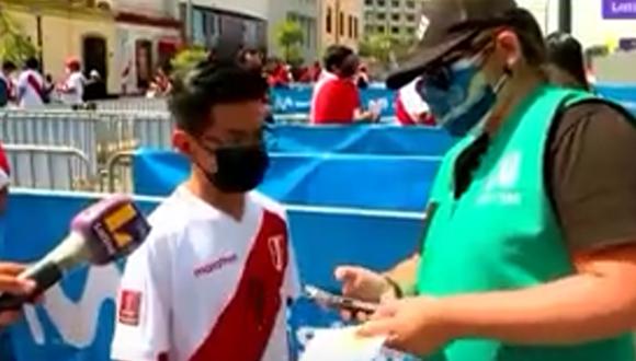  Perú vs Paraguay: Hincha peruano fue estafado con una entrada afuera del estadio 