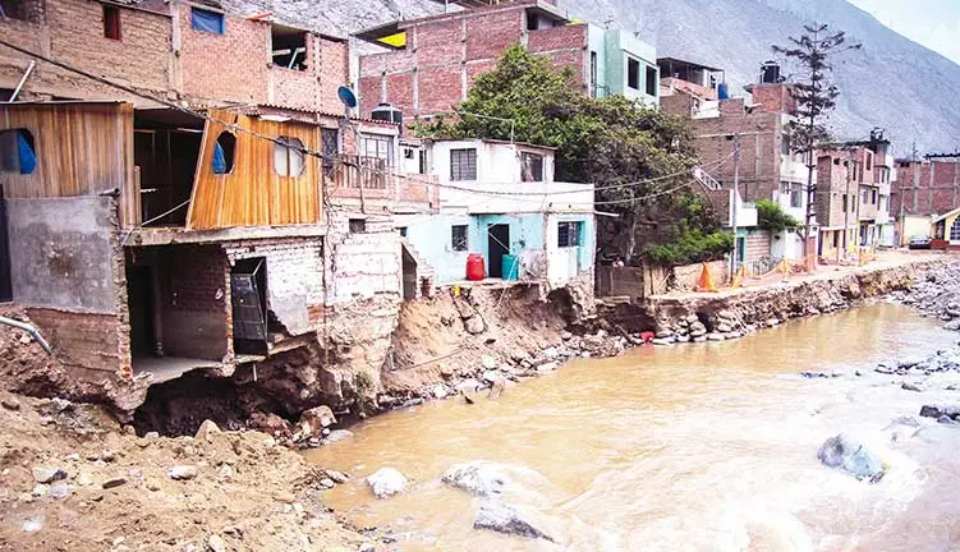 Advierte posibles huaicos y deslizamientos entre enero y febrero en Lima