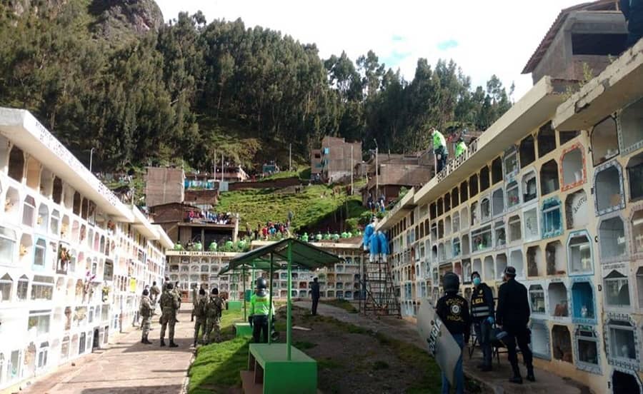 Huancavelica: Cementerio general colapsa por incremento de muertes por COVID-19