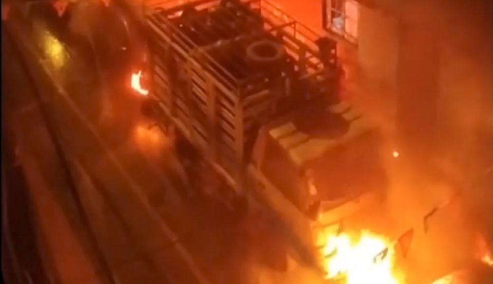 Callao: Se incendian cuatro vehículos