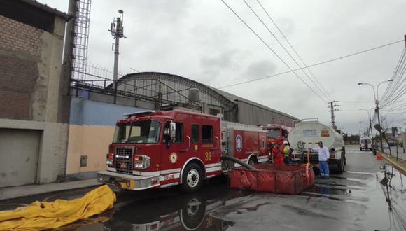 Cercado de Lima: Incendio consume almacén de algodones