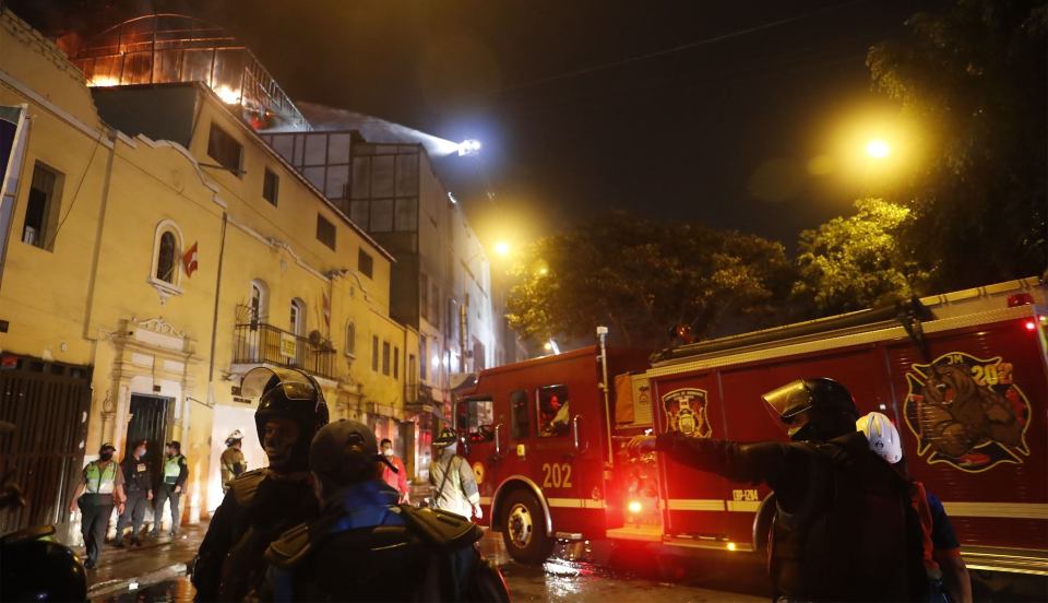 Incendio en Mesa Redonda: Jorge Muñoz asegura que galería será clausurada