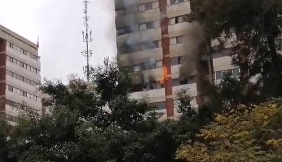 Jesús María: Reportan incendio en edificio de la Residencial San Felipe 