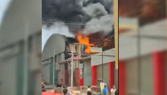 Incendio consume depósito ubicado en Villa El Salvador