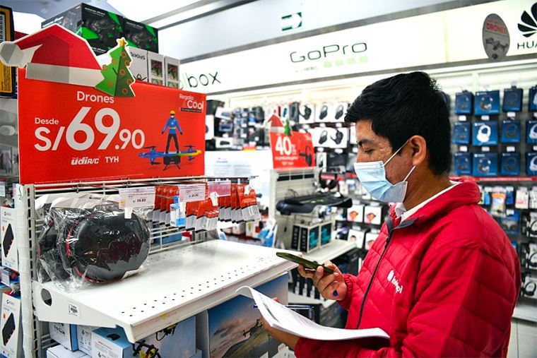 Indecopi inspecciona tiendas del Jockey Plaza tras quejas de usuarios