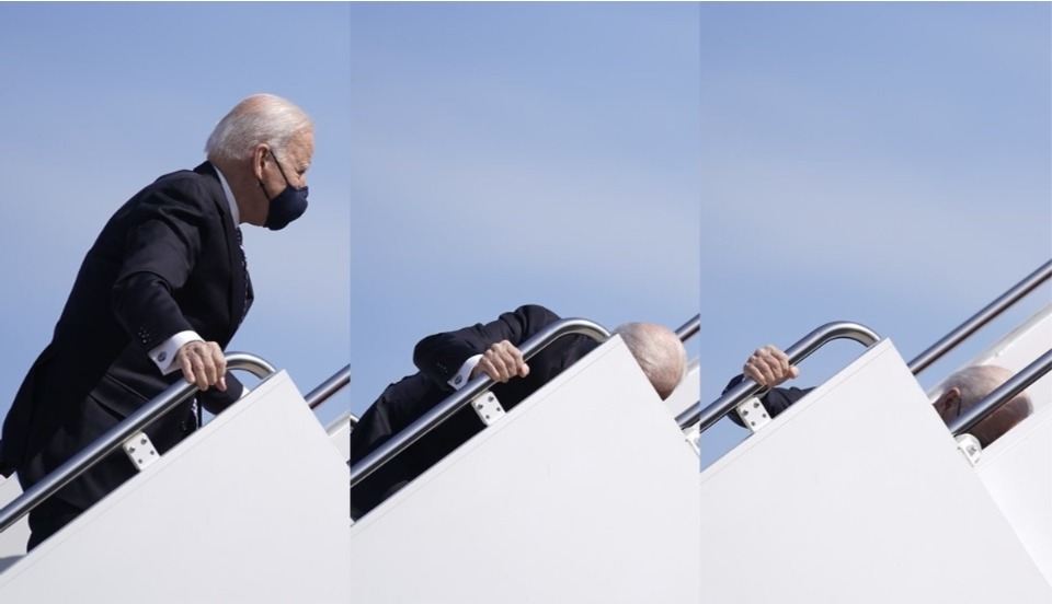 Estados Unidos: Joe Biden tropieza al subir las escaleras del avión presidencial