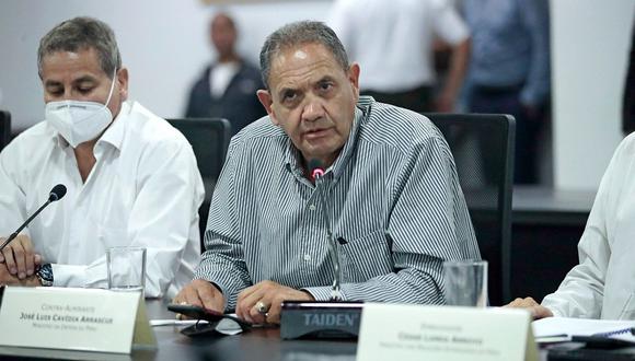 Ministro de Defensa acusa a Zamir Villaverde de ser “Montesinos de los 90” 