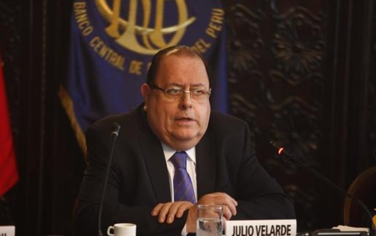 Julio Velarde: Poder Ejecutivo oficializa continuidad del presidente del BCR