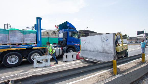Municipalidad de La Molina retira bloques de concreto en vía alterna al peaje 