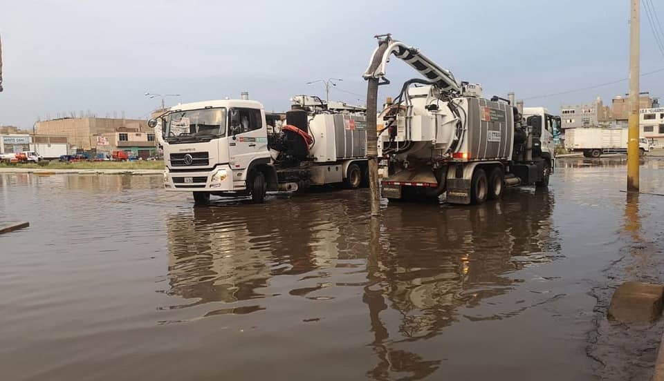 Lambayeque: arrojo de desechos y obra paralizada hacen colapsar alcantarillado