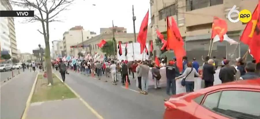 Manifestantes toman el centro de Lima en son de protesta