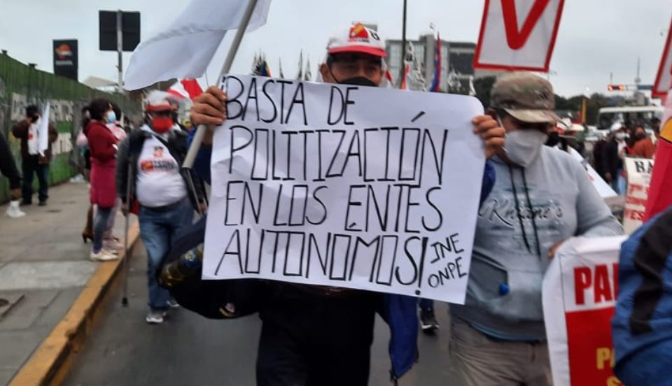 Pedro Castillo: Así va la marcha llamada “No al Golpe de Estado” [FOTOS]