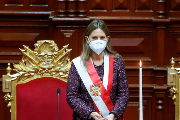 María del Carmen Alva pide a los ministros "ponerse de acuerdo y trabajar por el país"