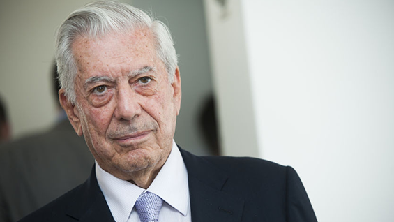 Mario Vargas Llosa ingresó a una clínica tras complicaciones del COVID-19
