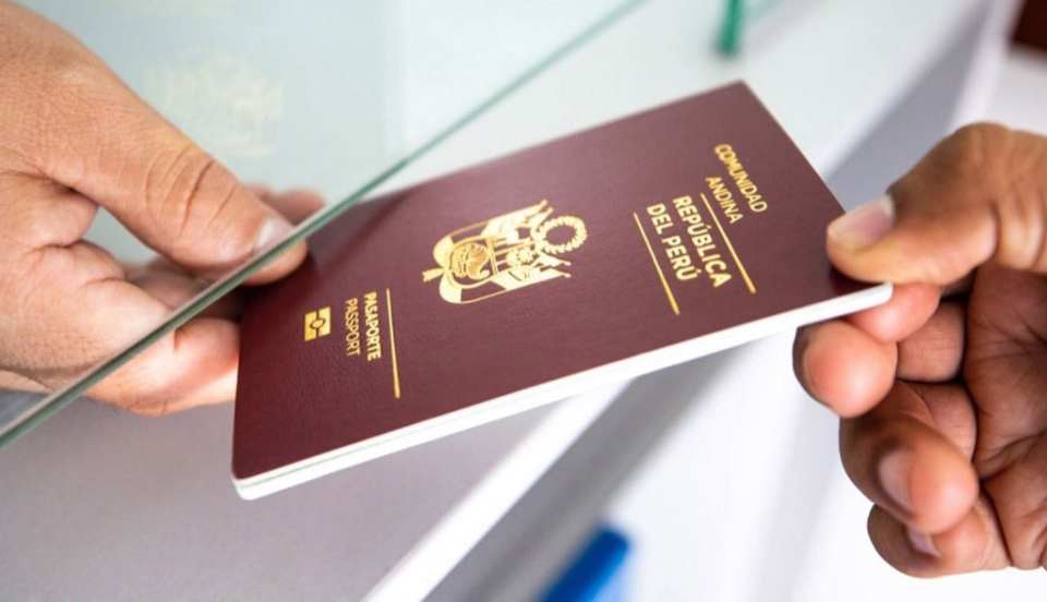 Trabajador de Migraciones fue detenido tras cobrar coima para agilizar trámites de pasaporte
