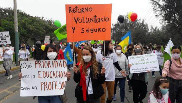 [VIDEO] Volvamos a clases Perú: Cientos de personas marchan para reclamar retorno de la clases presenciales