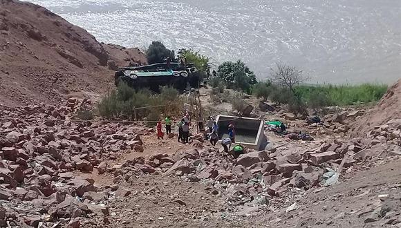 Cusco: Turistas mueren tras caída de minivan a un abismo de más de 100 metros