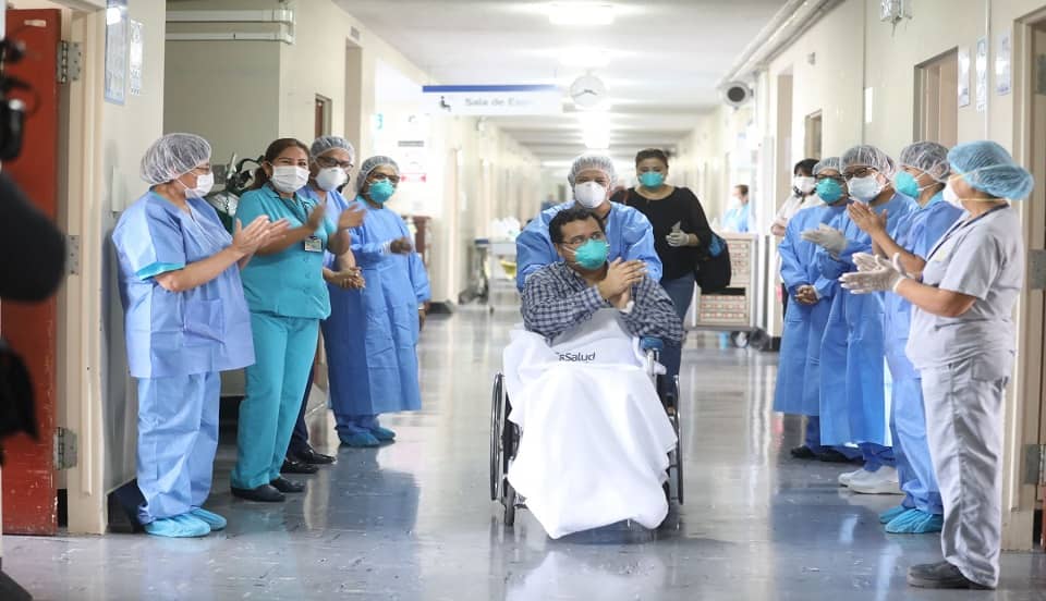 Minsa: Infectados hospitalizados y contagios en las últimas 24 horas disminuyeron