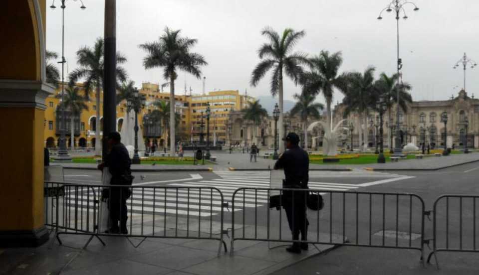 MML demanda al Gobierno por poner rejas en Plaza de Armas