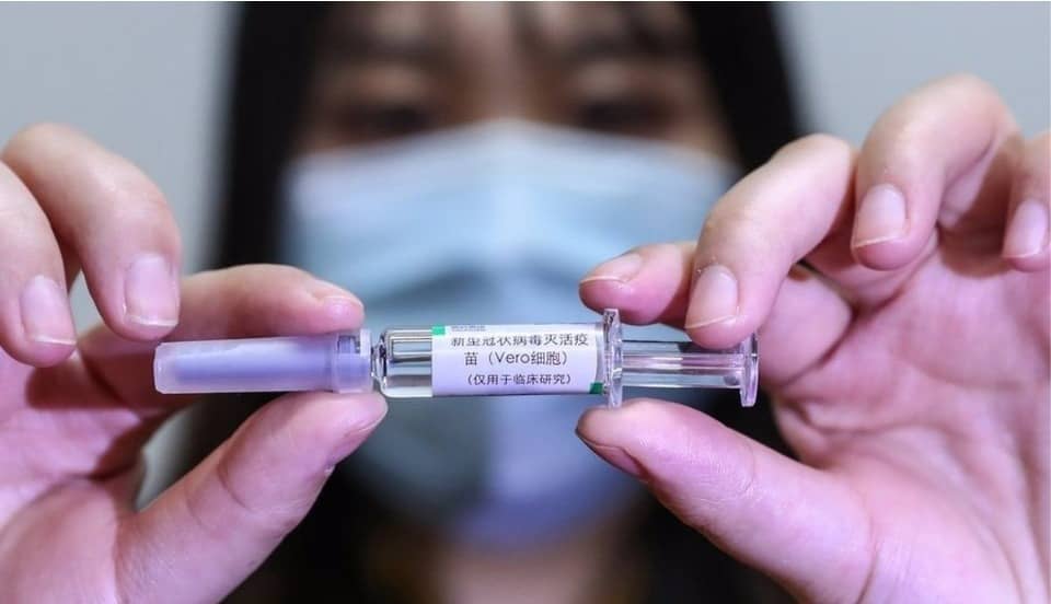 Falleció voluntario de ensayos clínicos de vacuna china 