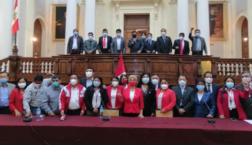 Seis congresistas más renunciarían a Perú Libre en los próximos días