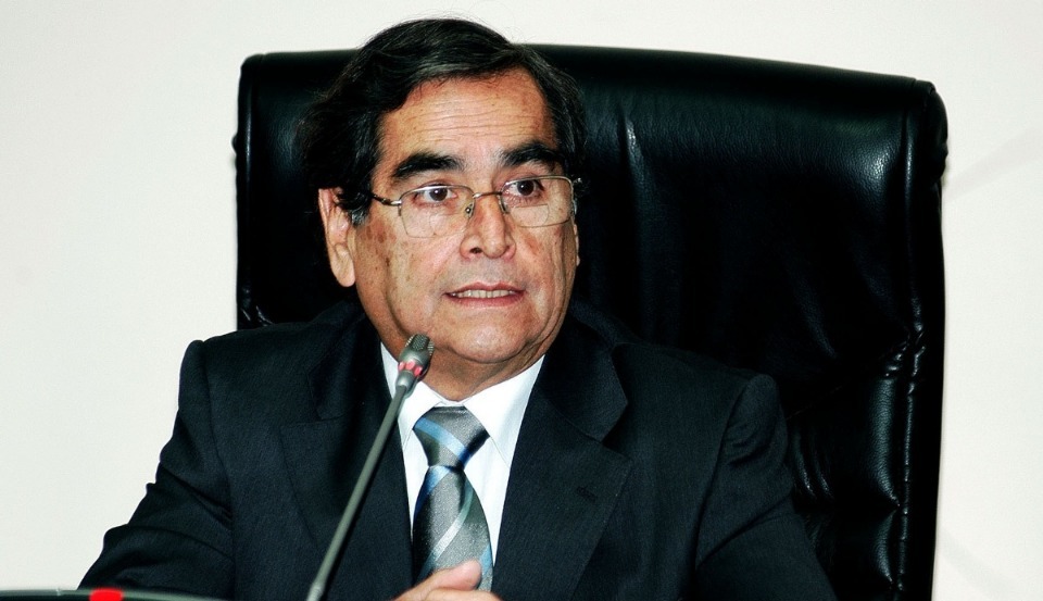 Óscar Ugarte juró como nuevo ministro de Salud: ¿Quién es y por qué es tan polémica su elección?