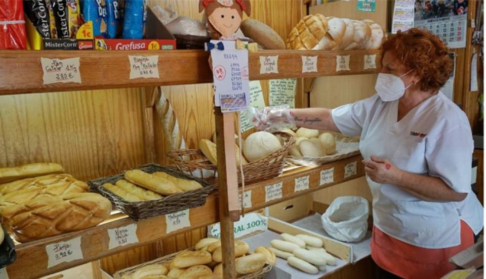 Panaderos preocupados por bajas ventas tras alza de precios
