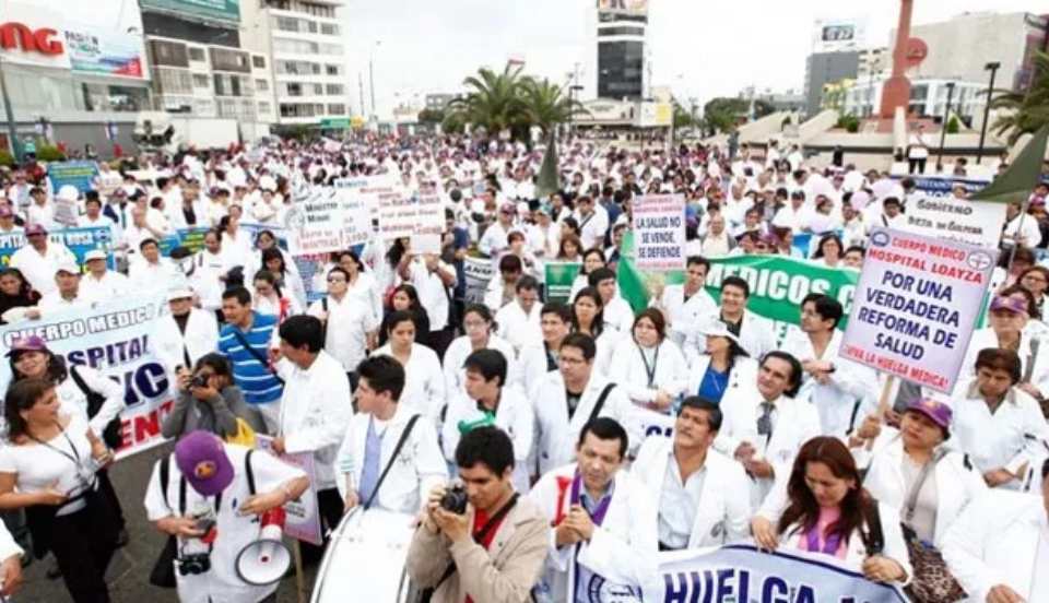 Médicos anuncian paro nacional de 48 horas este 12 y 13 de octubre