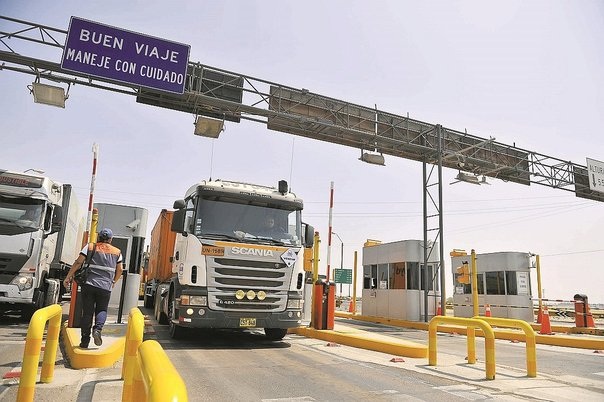 Gobierno devolverá peajes hasta 40% a los transportistas de carga pesada