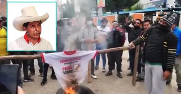 Paro de transportistas: Manifestantes queman polo de Perú Libre en Huancayo