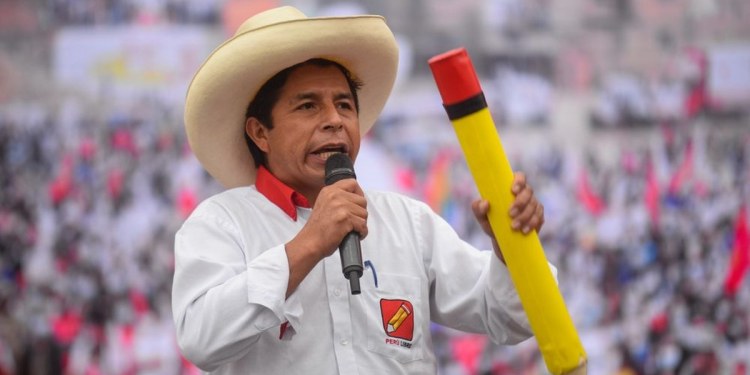Pedro Castillo asegura que será el primero en sancionar "alguna actitud nefasta" de cualquier ministro