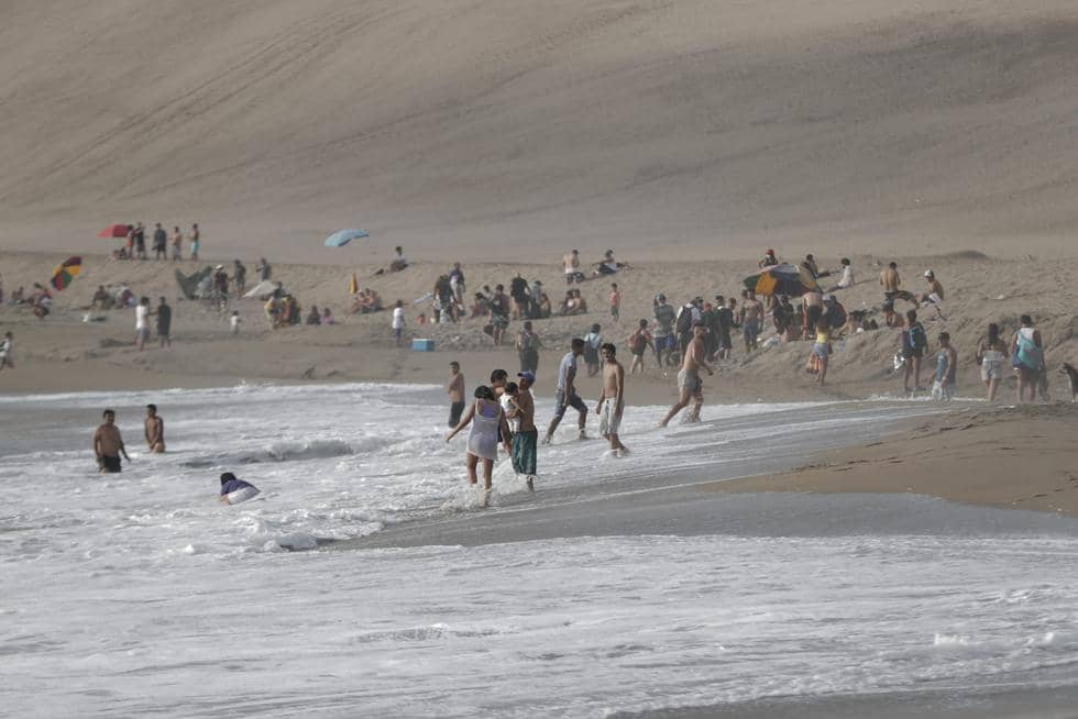 Chorrillos: pese a cuarentena muchas personas fueron a la playa La Chira para divertirse
