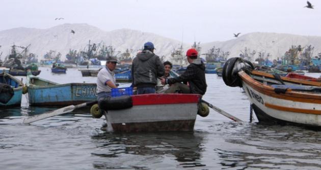 Pescadores artesanales acatan paro indefinido desde este lunes